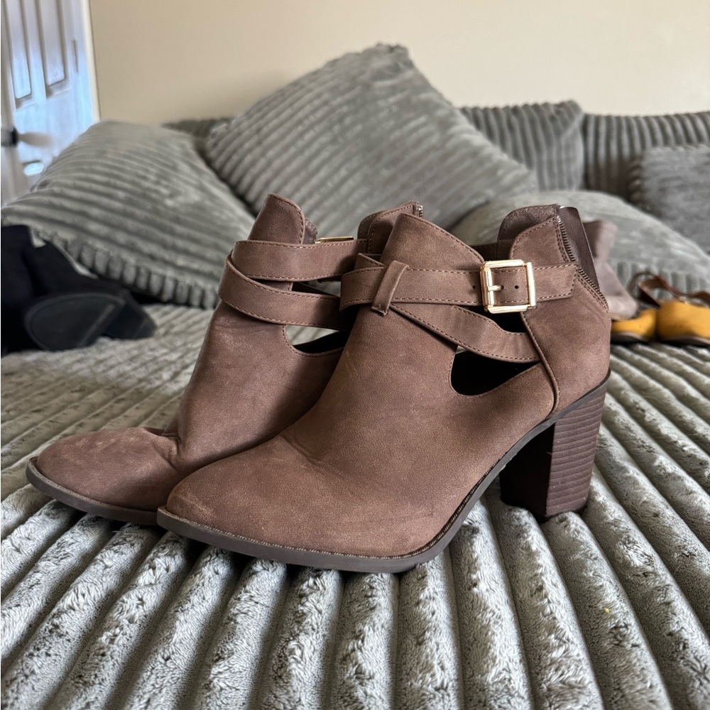 TOP Moda Brown Suede Cutout Block Heel Ankle Boots with Buckle
